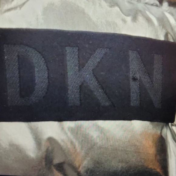 NEW high vis DKNY SKI silver black puffer visibility reflective Apres Ski SCARF - Picture 4 of 6